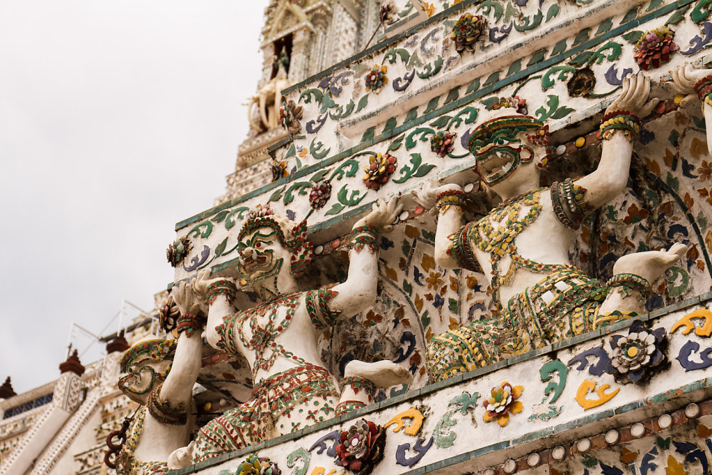 Details of Wat Aruns many sculptures